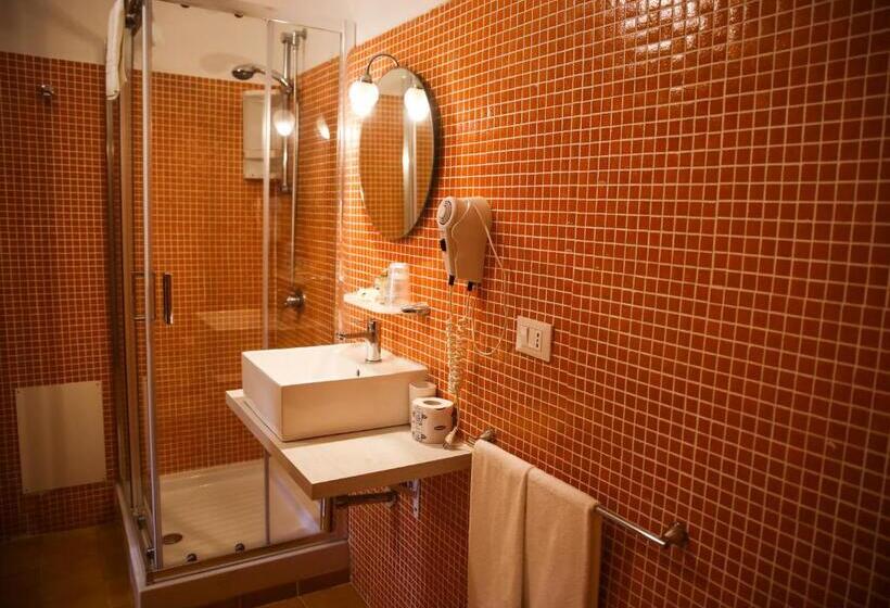 Номер Стандарт Вид на Бассейн, Agriturismo Podere S. Croce