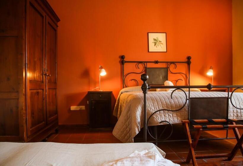 Трехместный Номер Классика, Agriturismo Podere S. Croce