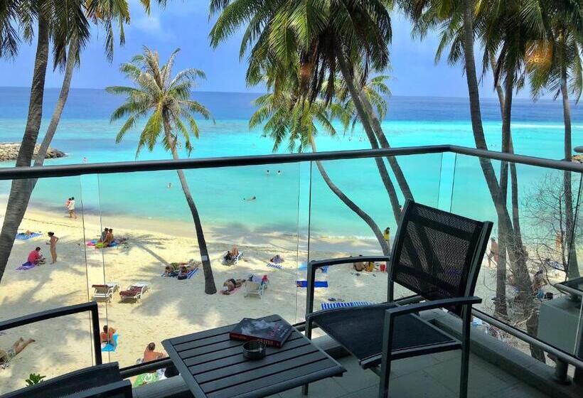 اتاق لوکس با بالکن و چشم‌انداز دریا, Kaani Grand Seaview