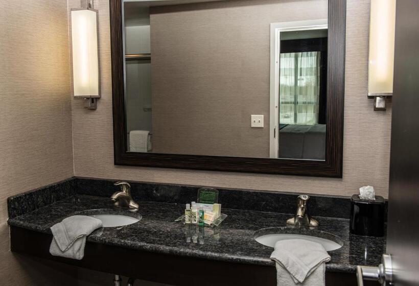Люкс Кровать Кинг, Holiday Inn Paducah Riverfront, An Ihg