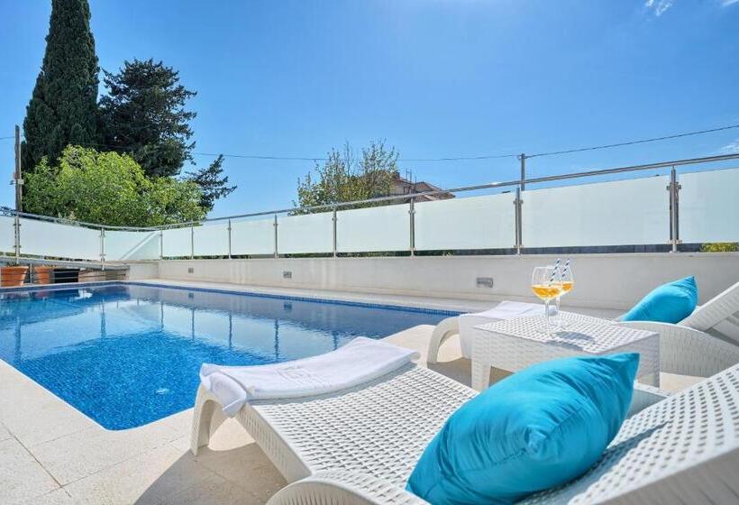 디럭스 테라스 룸 바다 전망, Riva Kaštela With Swimming Pool