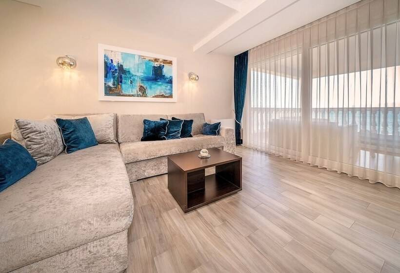 سوییت لوکس, Vila Rova
