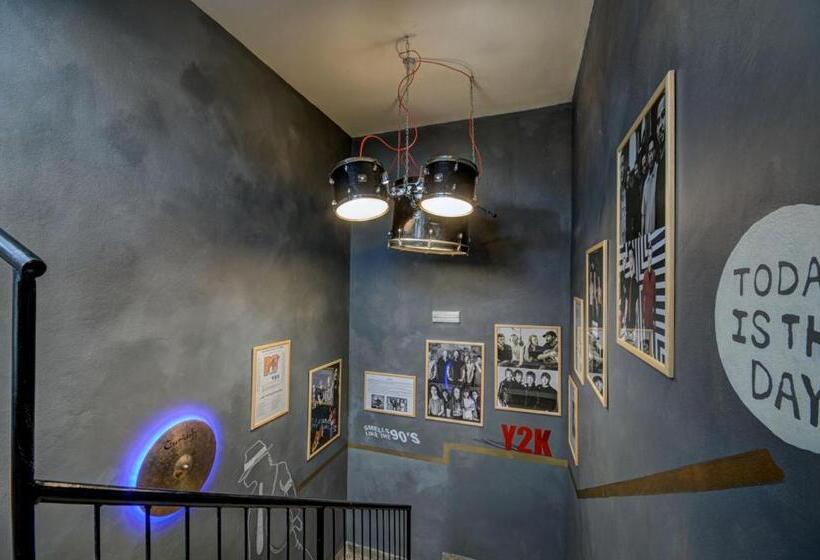 اتاق استاندارد سه نفره, Rock Rooms Pula