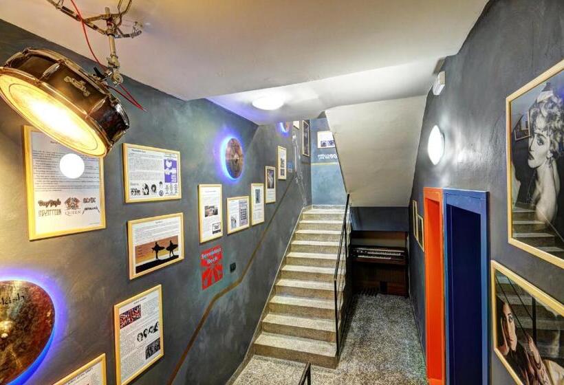اتاق استاندارد سه نفره, Rock Rooms Pula