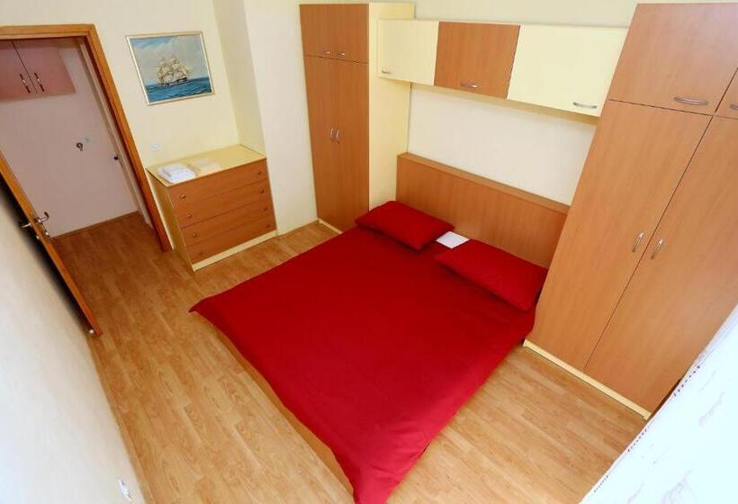 Апартаменты 1 Спальня с Террасой, Bed&breakfast Nada
