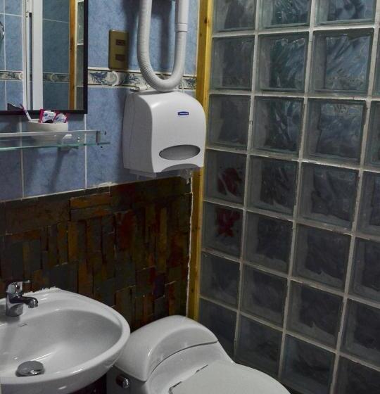 غرفة قياسية رباعية, Hostal Galvarino Puerto Natales