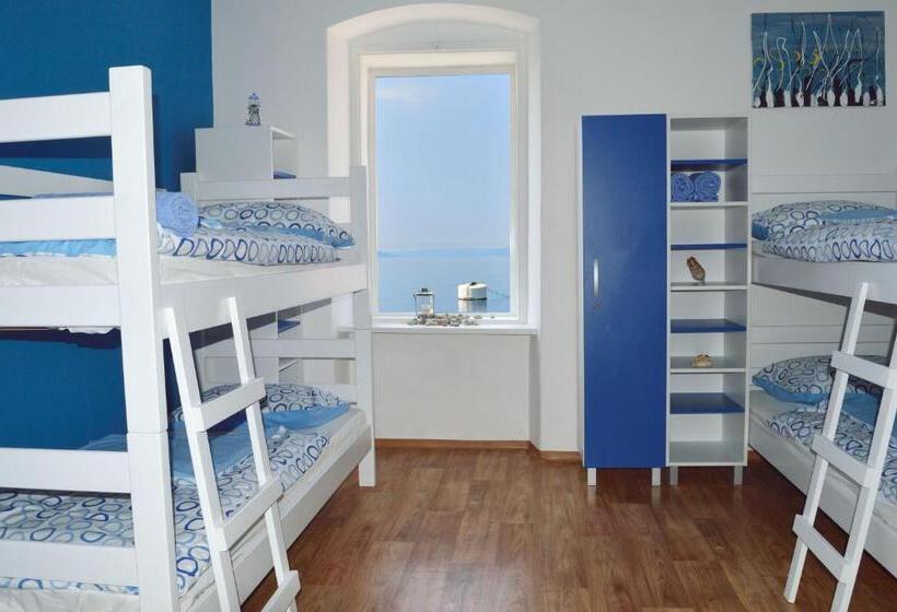 تختخواب در اتاق مشترک, Hostel Fun