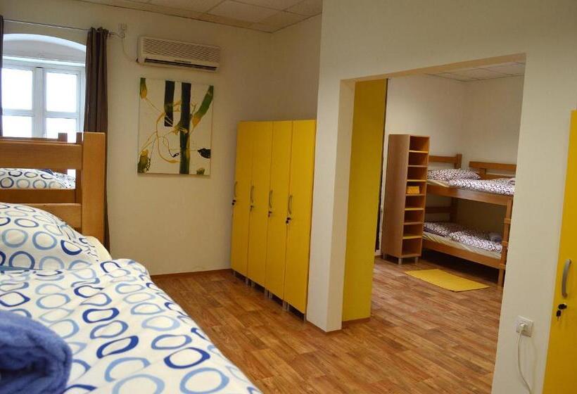 تختخواب در اتاق مشترک, Hostel Fun