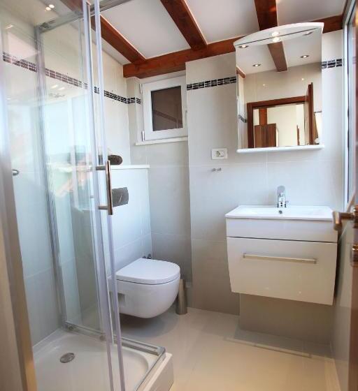 펜트하우스 룸, Villa Kampanel