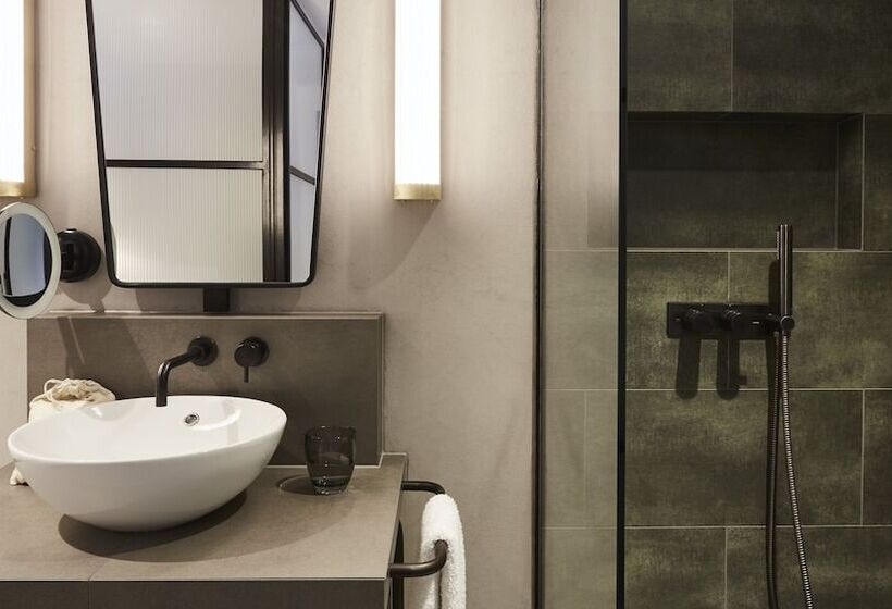 带城市景观的优质房间, Indigo London   1 Leicester Square, An Ihg