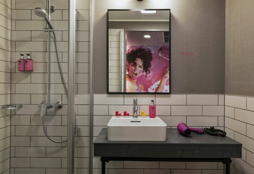 חדר סטנדרט, Moxy Frankfurt East