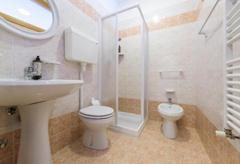 Economy Triple Room, Antico Monastero