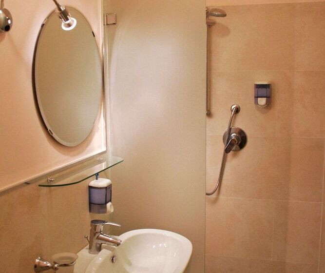 تختخواب در اتاق مشترک, City In Hostel B&b