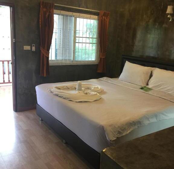 اتاق سوپریور با تخت بزرگ, The White Elephant Resort