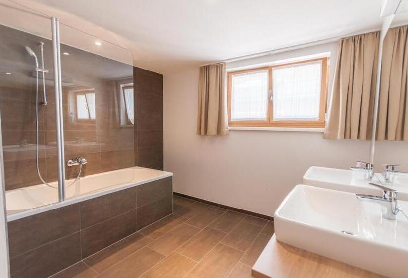 Family Suite, Pension Max