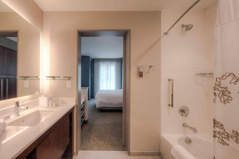 带大床的标准工作室, Residence Inn By Marriott Raleigh Downtown