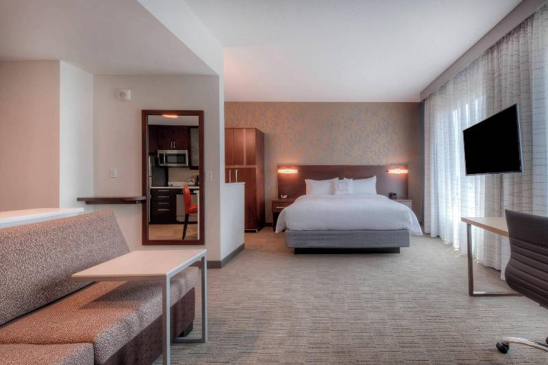 带大床的标准工作室, Residence Inn By Marriott Raleigh Downtown