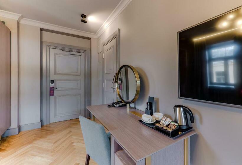 Junior Suite, Grand Poet Hotel And Spa By Semarah