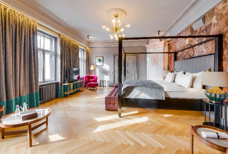 Suite, Grand Poet Hotel And Spa By Semarah