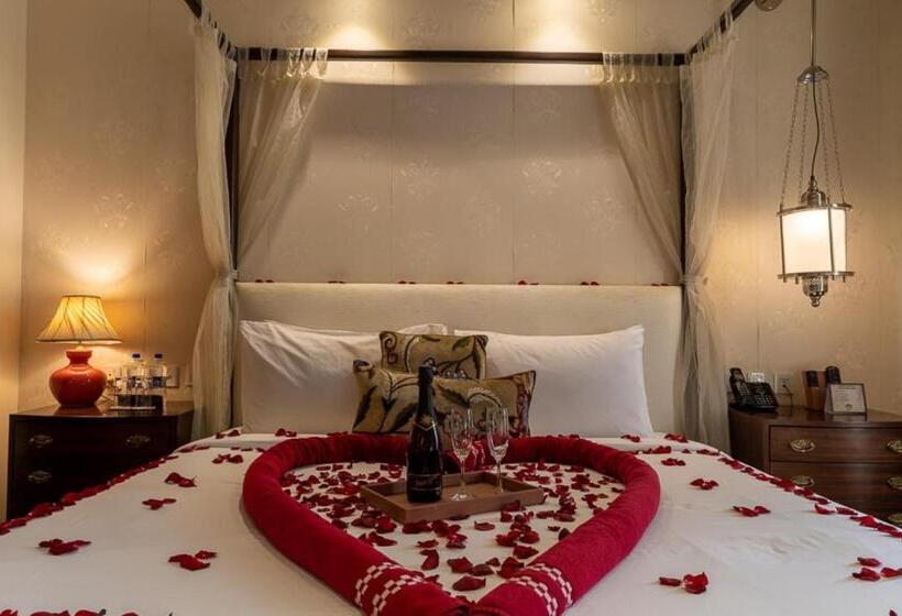 디럭스 스위트 킹 침대, Indraprastha Spa Resort