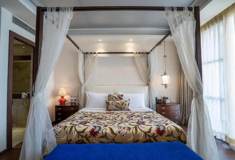 디럭스 스위트 킹 침대, Indraprastha Spa Resort