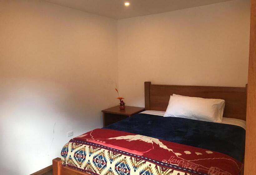 Büyük Çift Kişilik Yataklı Lüks Oda, Community Hostel Alausi
