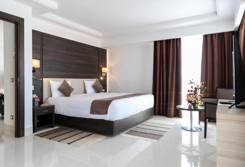 سوییت جونیور با چشم‌انداز شهر, Radisson Hotel Sfax