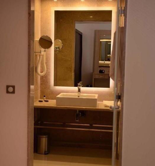اتاق سوپریور با چشم‌انداز شهر, Radisson Hotel Sfax
