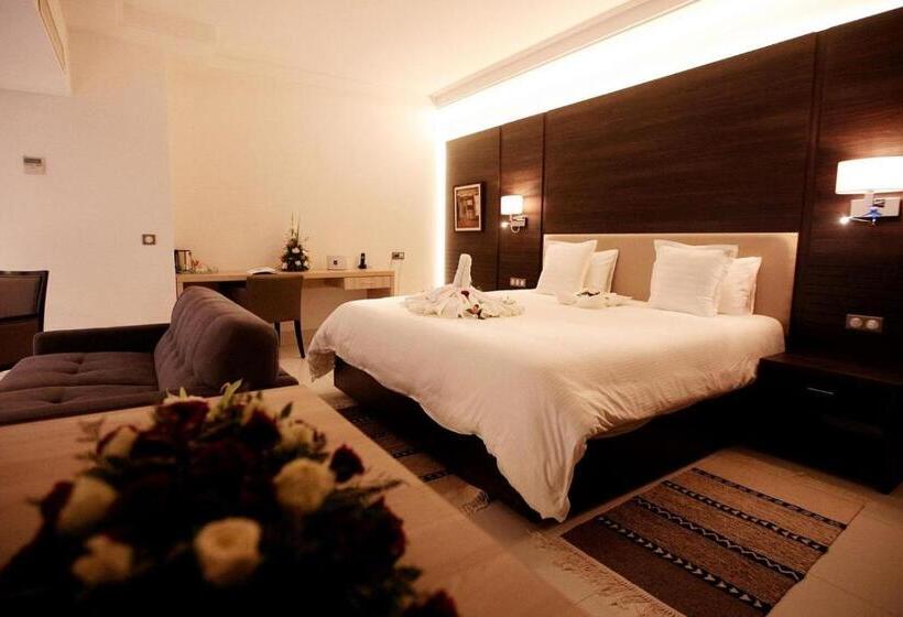 سوییت جونیور با چشم‌انداز شهر, Radisson Hotel Sfax