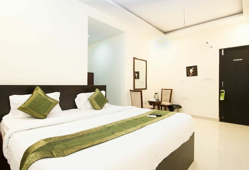 Habitación Deluxe, Treebo Midtown
