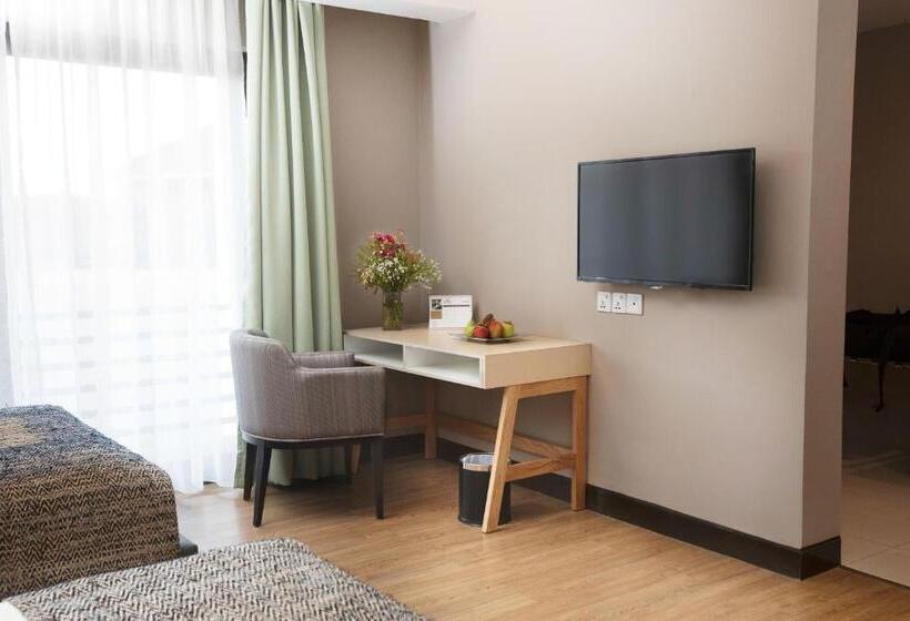 اتاق استاندارد سه نفره, San Cristobal Boutique Hotel   Ivato Airport