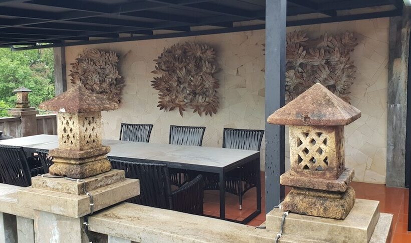 سوییت جونیور, Lot 33 Boutique