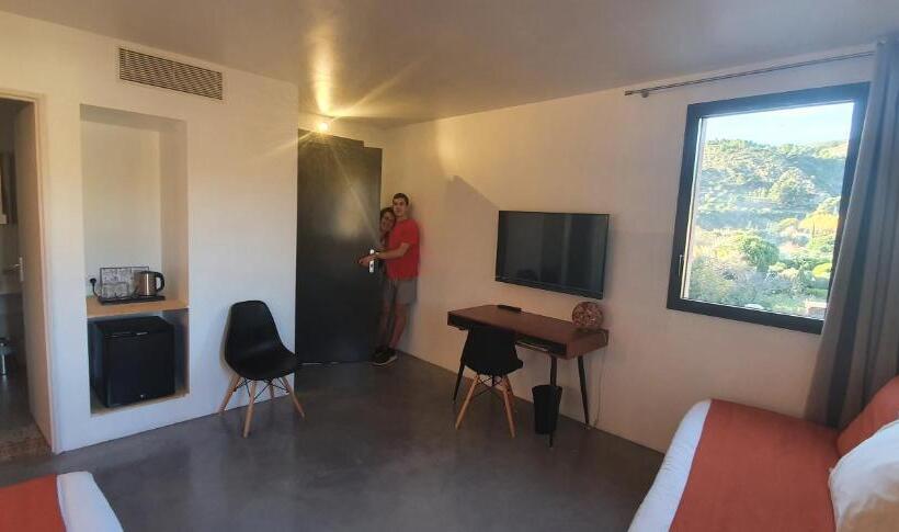 Четырехместный Номер Стандарт, Contact Hôtel Le Minervois   Hôtel & Restaurant Au Nord De Carcassonne