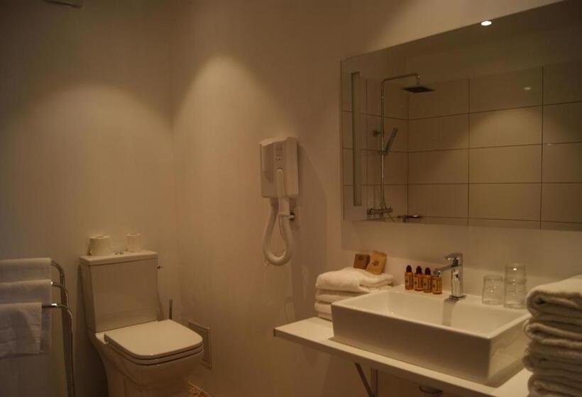 Номер Стандарт с Террасой, Contact Hôtel Le Minervois   Hôtel & Restaurant Au Nord De Carcassonne