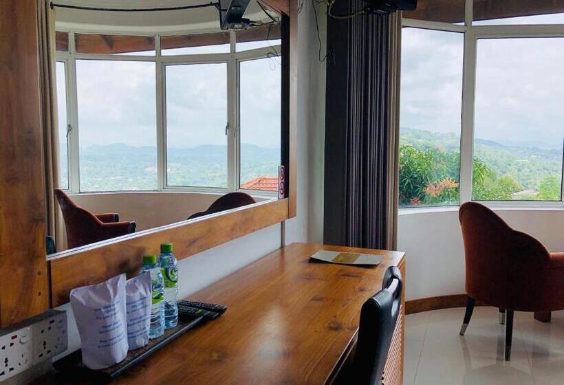Deluxe Room Mountain View, The Heaven's Villa Kandy