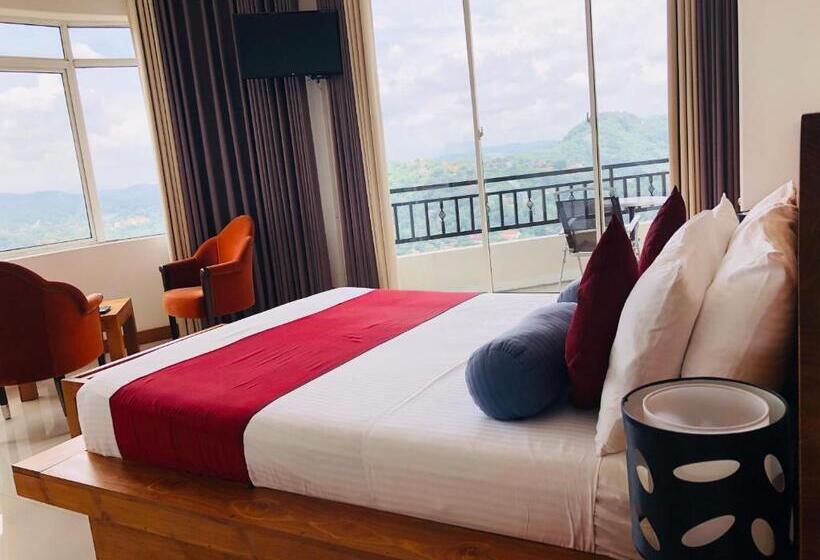اتاق لوکس با بالکن, The Heaven's Villa Kandy