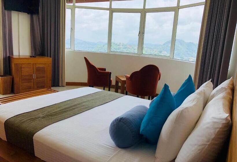 اتاق لوکس با بالکن, The Heaven's Villa Kandy