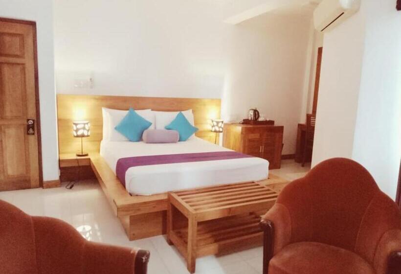اتاق لوکس با بالکن, The Heaven's Villa Kandy