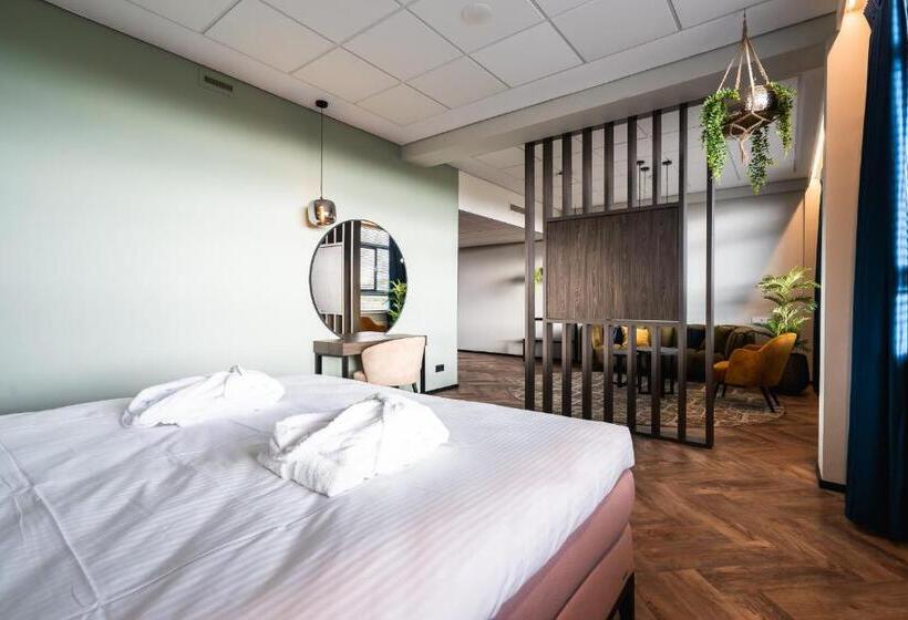 Люкс Deluxe Кровать Кинг, Onderwijshotel De Rooi Pannen Eindhoven