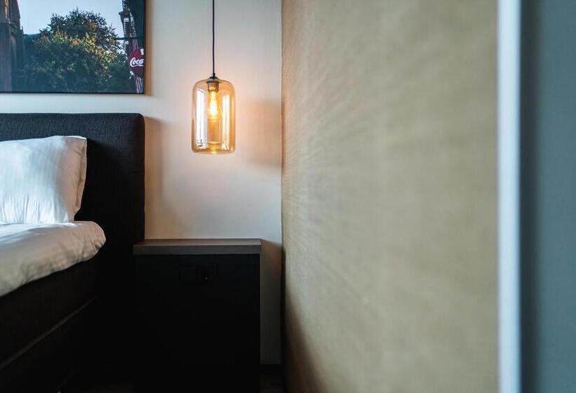 Номер Стандарт, Onderwijshotel De Rooi Pannen Eindhoven