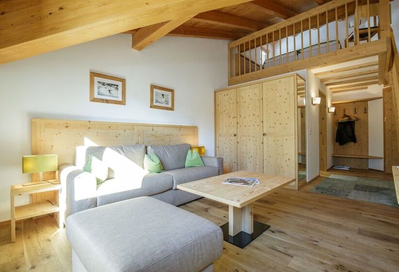 سوییت جونیور با بالکن, Sarain Active Mountain Resort