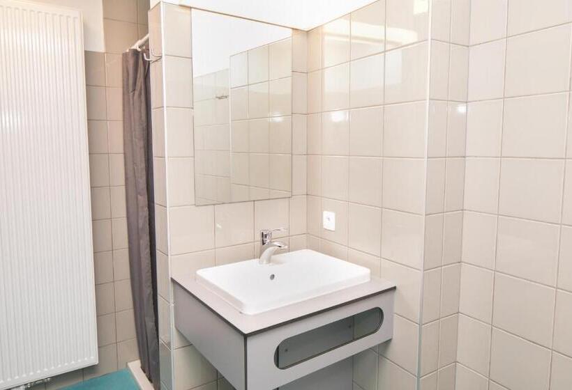اتاق استاندارد چهار تخته, Hostel Bruegel