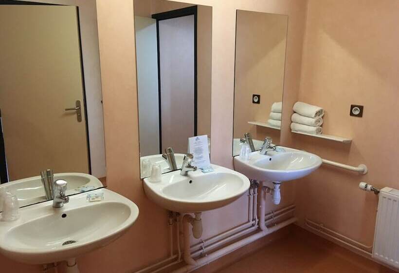 Quarto Familiar, L'escale