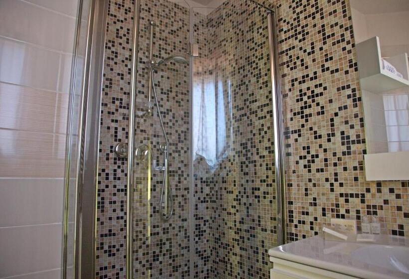 اتاق لوکس, Foglie D  Acqua