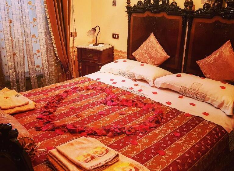 اتاق عادی, L'antica Dimora