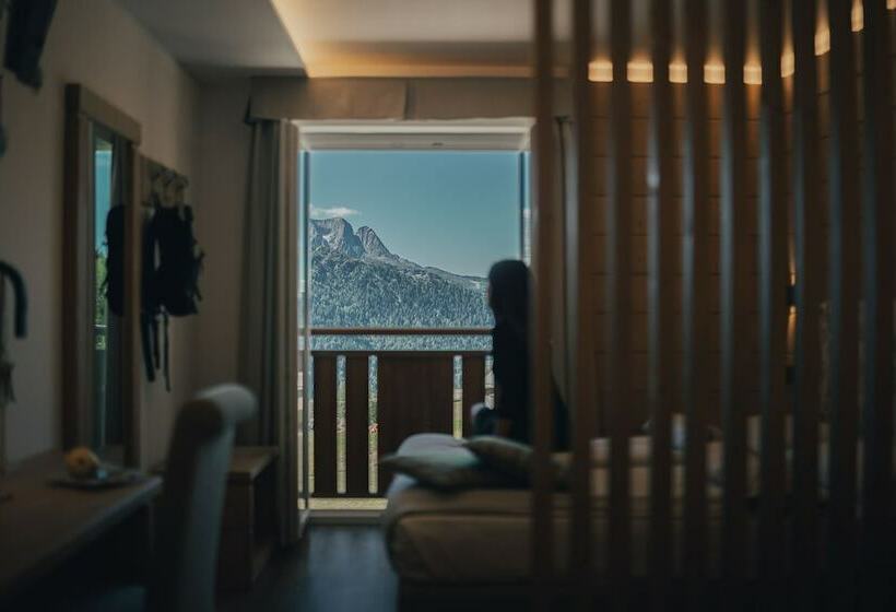 Номер Deluxe, Bezzi