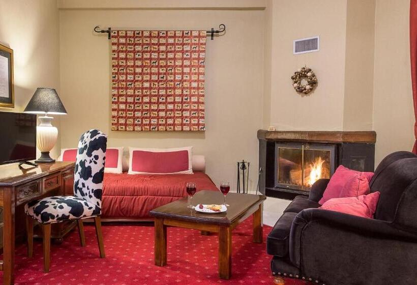 جناح مطلّ علي الجبل, Country Club Hotel & Suites