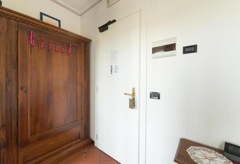 Quarto Estandar Individual, Florence