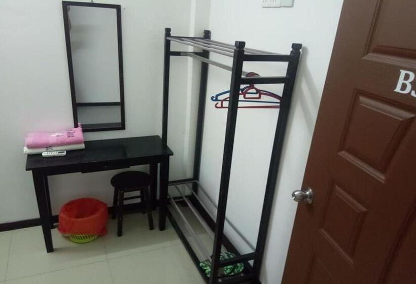 اتاق استاندارد با سرویس بهداشتی مشترک, Uncle Guesthouse Kuala Terengganu