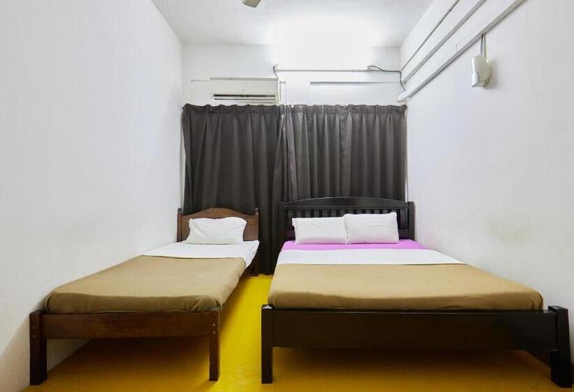 اتاق استاندارد سه تخته با سرویس بهداشتی مشترک, Uncle Guesthouse Kuala Terengganu